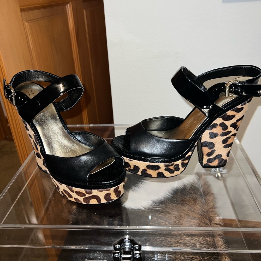 Guess! Smoking hot high heels! Brand new. Size 8. Real Leopard Fur 🐆